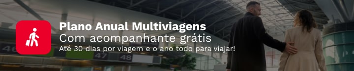 Casal no Aeroporto Fazendo Economia com Segurança no Seguro Viagem Internacional Anual Multiviagens da Assist Card